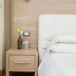 Tina מלון דיאנו מרינה