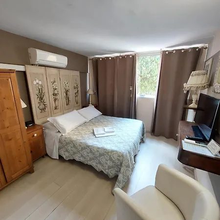 Tina Hotel 2*