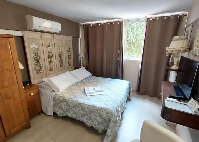 Tina Hotel 2*